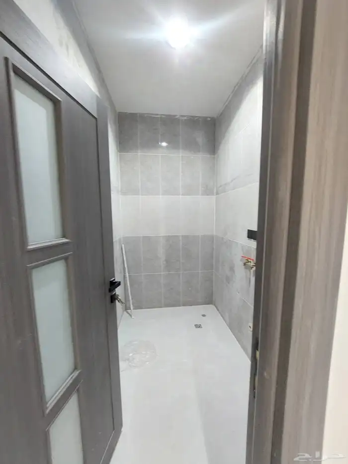 للبيع شقه تمليك أرضية مخطط 71 جديدة حواش وكراج مدخل خاص 5