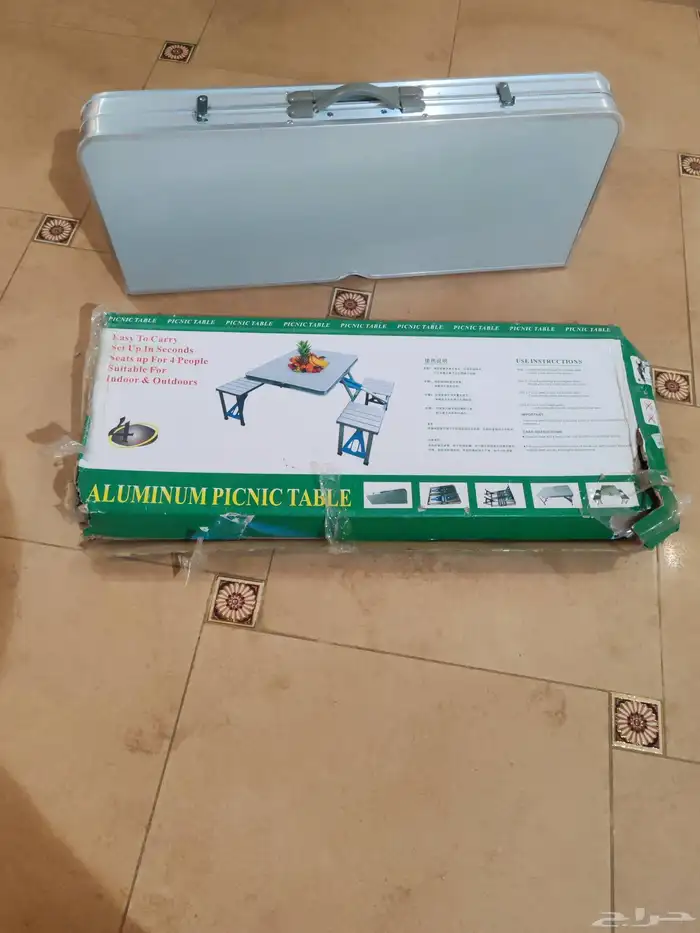 طاولة مع كراسي سهلة الحمل والطي لأربعة اشخاص جديدة لم تستخدم 2