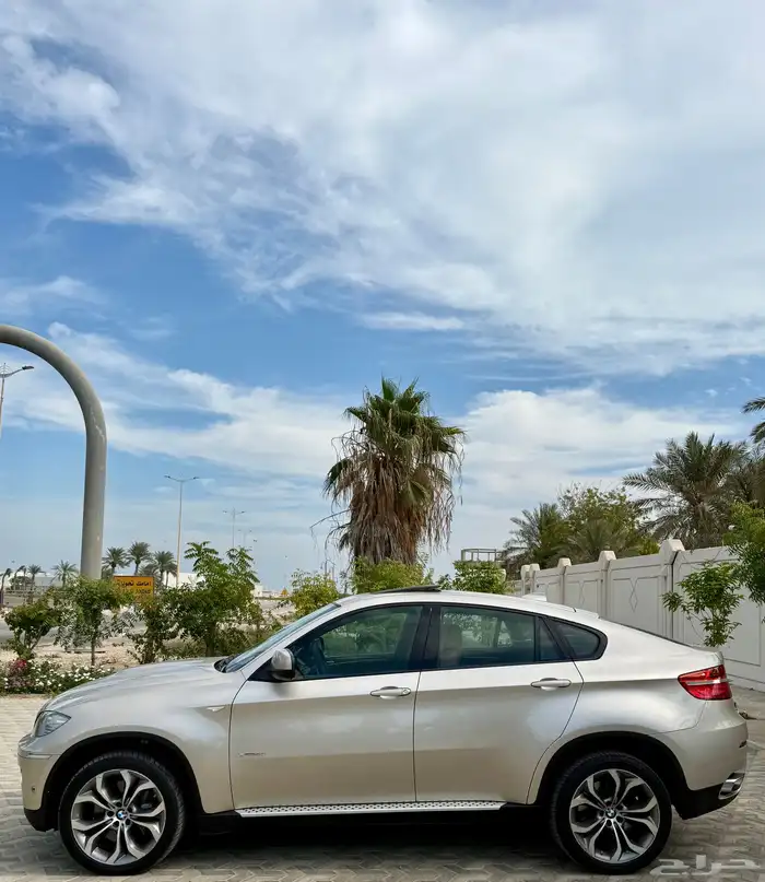 بي ام X6 مديل 2013 قمة بالنضافة 5