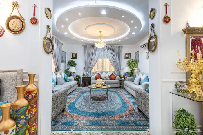 فيلا فاخرة للبيع في حي العاقول 13