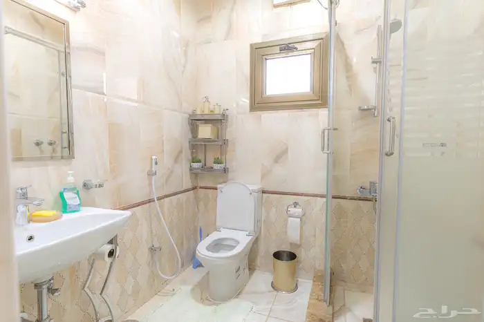 فيلا فاخرة للبيع في حي العاقول 9