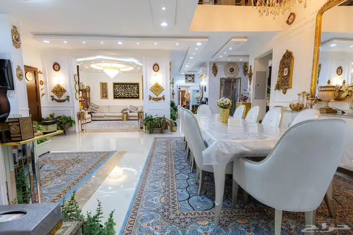 فيلا فاخرة للبيع في حي العاقول 7