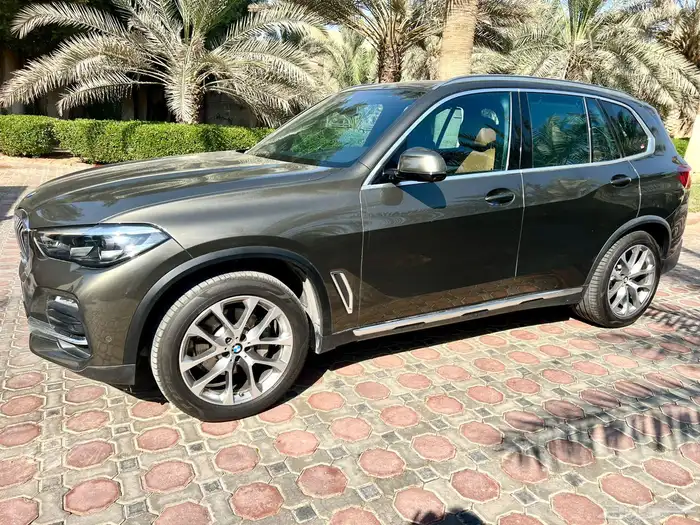للبيع سيارة BMW X5 موديل 2023 7