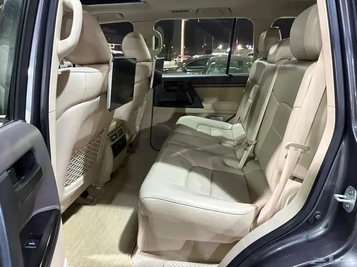 تويوتا لاندكروزر 2021 10