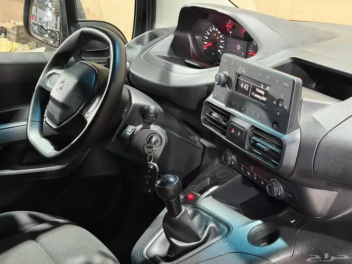 باص بضاعه بيجو بارتنر موديل 2020 14