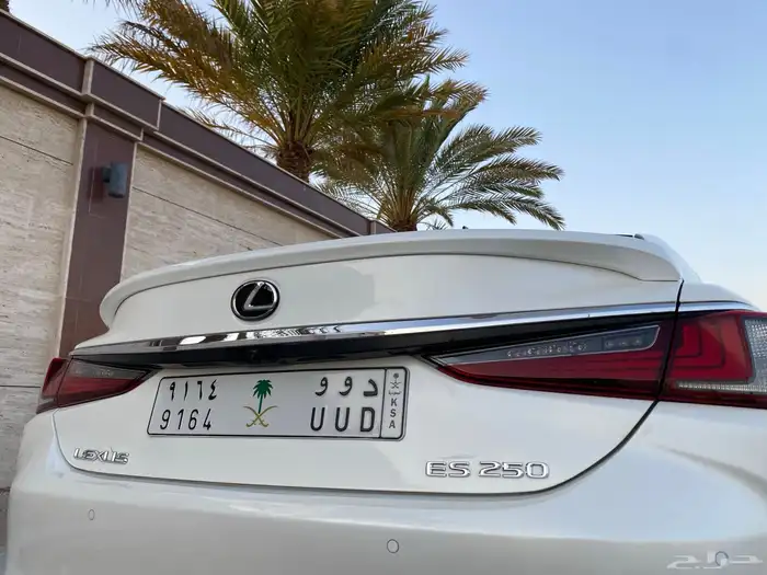 لكزس ES250 صيانات الشركه مالك واحد 5