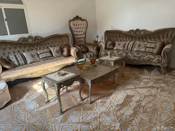 كنب ملكى مع الفرشه للبيع 0