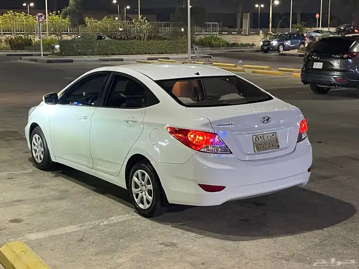 Hyundai أكسنت 2015 نضيفه وتنصفت للمستخدم 8