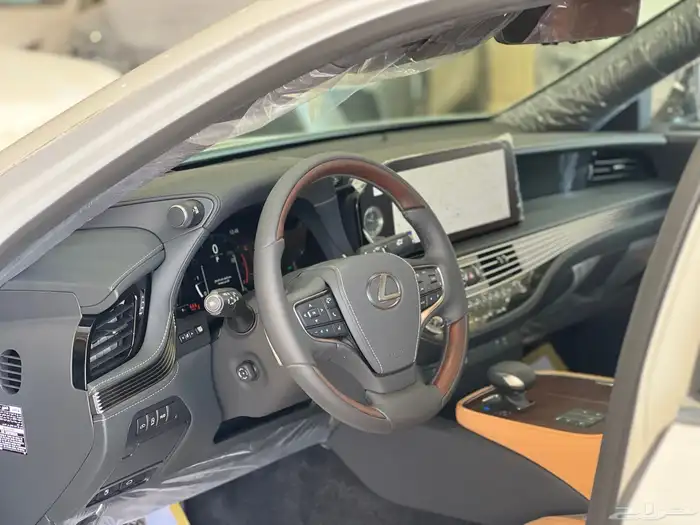 لكزس LS500 برستيج توين توربو 2025 9