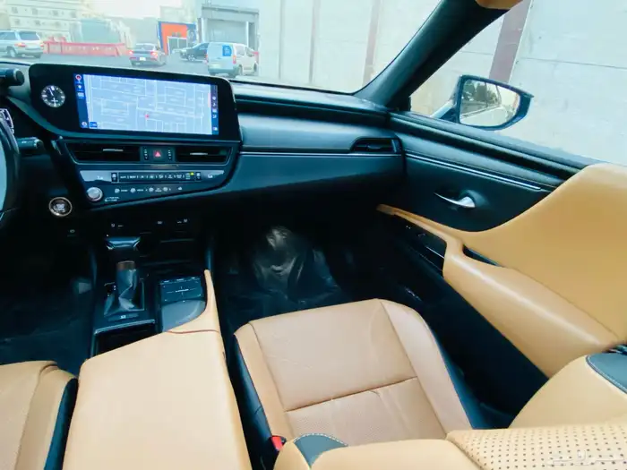 لكزس ES250 صيانات الشركه مالك واحد 47