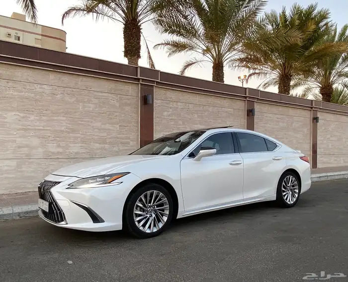 لكزس ES250 صيانات الشركه مالك واحد 16
