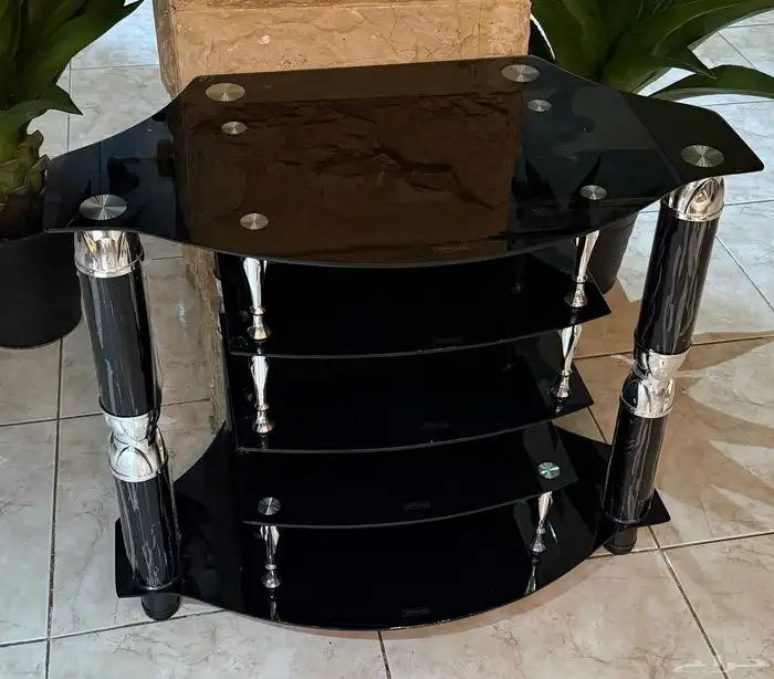 بيع اثاث منزل ( طاولتان و ركن قهوة ) 2