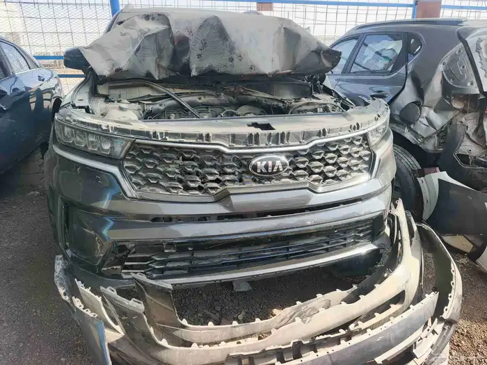 واجهه سيرنتو 2023 قطع غيار مستعمل نظيف ومضمون 2