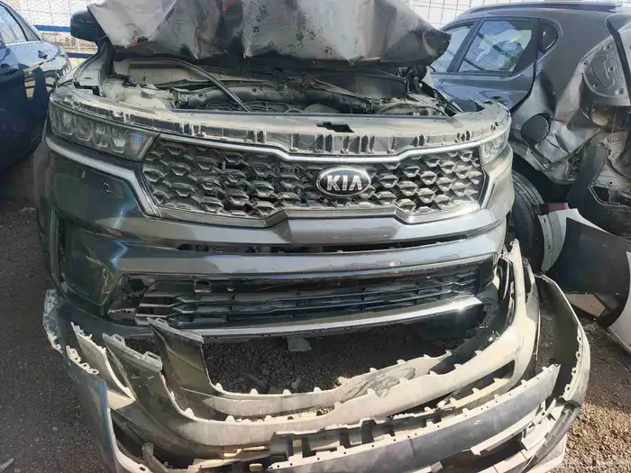 واجهه سيرنتو 2023 قطع غيار مستعمل نظيف ومضمون 3