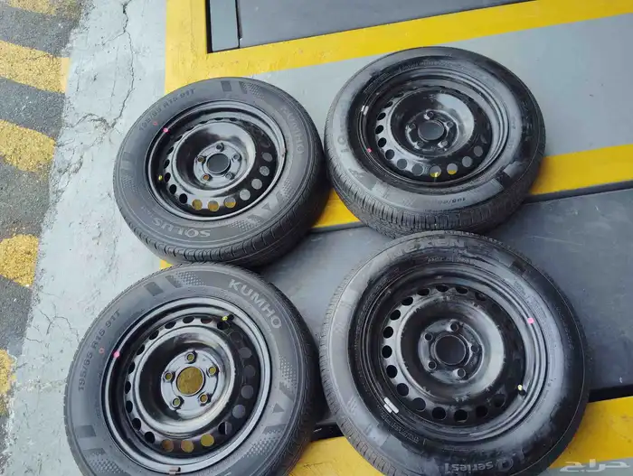 هونداي النترا مقاس 15 اصلي مع الكفرات درجة اولى 0