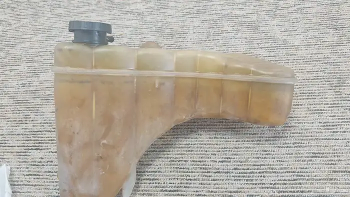 قربة ماء وكاله مع غطا رديتر تشارجر 3.6 0