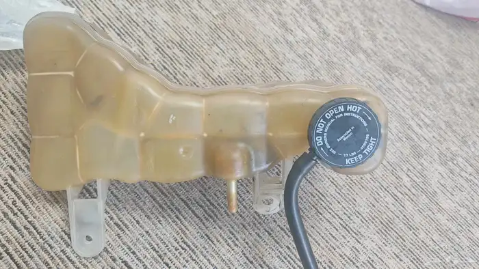 قربة ماء وكاله مع غطا رديتر تشارجر 3.6 1