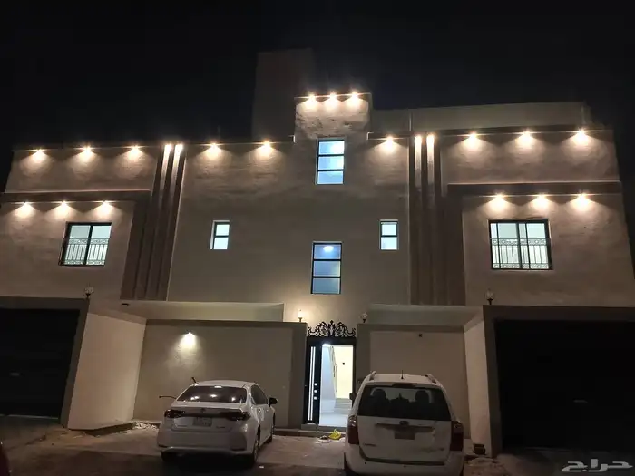 للبيع شقه تمليك دور الأول حي احد جديده بالدمام 5 غرف 660 الف 0
