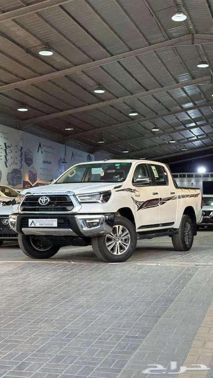 تويوتا هايلكس غمارتين S-GLX 4X4 بنزين جير عادي 2025 0