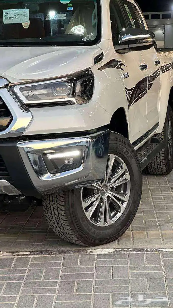 تويوتا هايلكس غمارتين S-GLX 4X4 بنزين جير عادي 2025 1