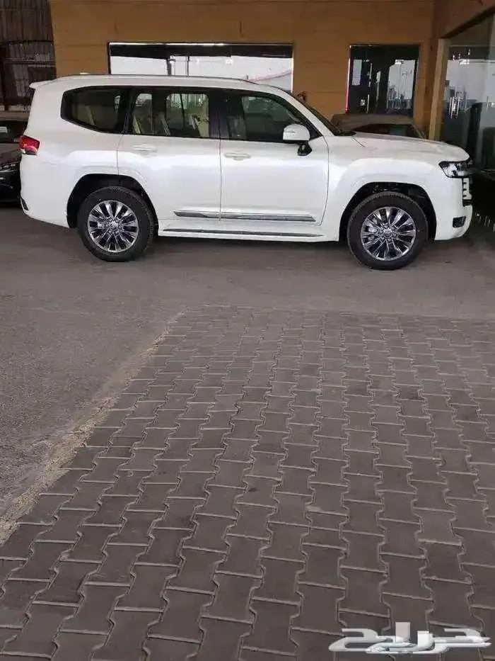 لاندكروزر جي اكس ار GXR L4 بنزين سعودي 2025 لدى الحسن 3