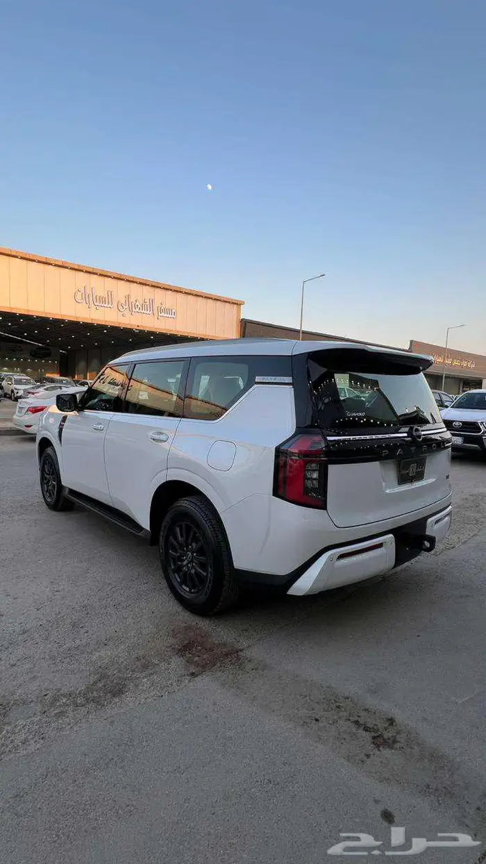 نيسان باترول SE موديل 2025- معرض خلف للسيارات 3