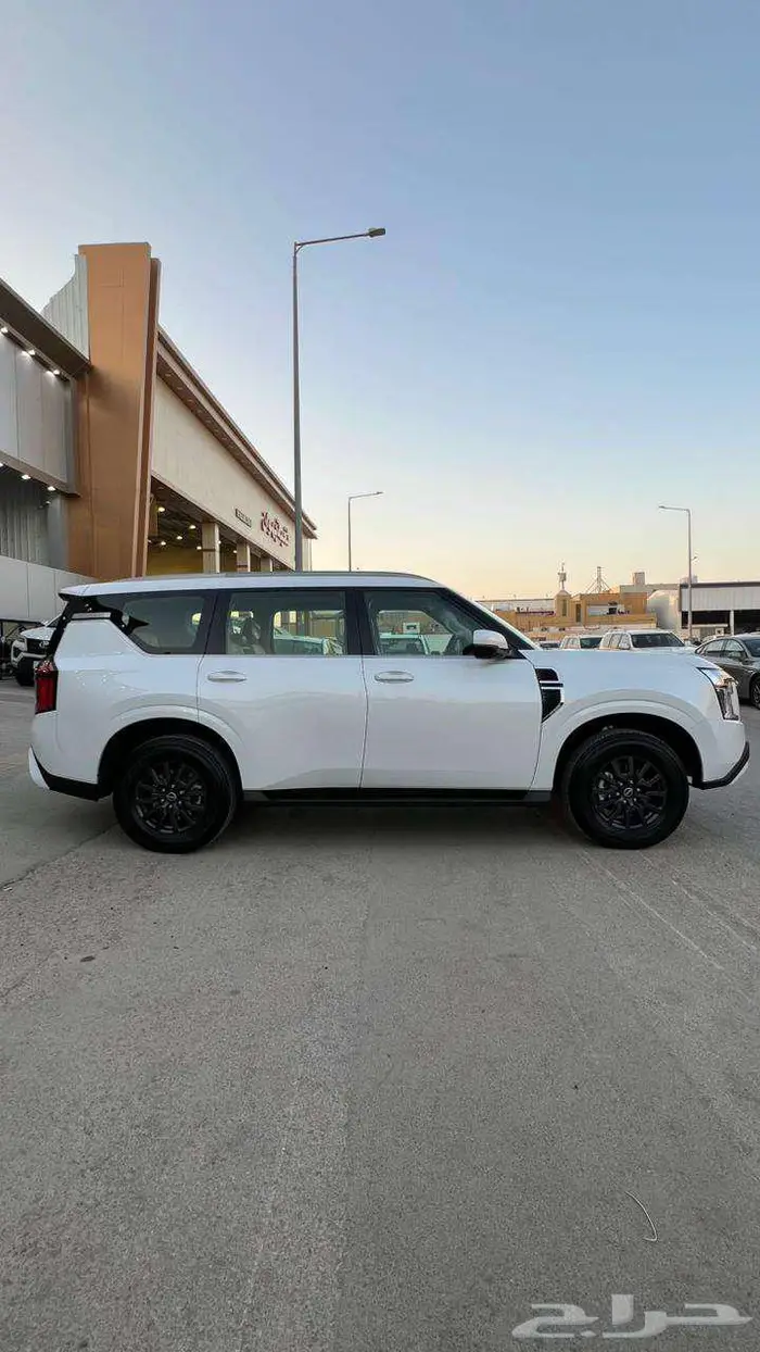 نيسان باترول SE موديل 2025- معرض خلف للسيارات 6