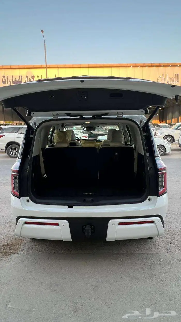 نيسان باترول SE موديل 2025- معرض خلف للسيارات 11