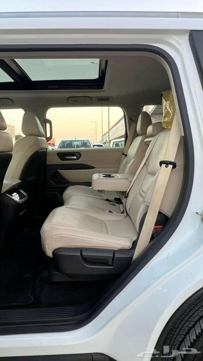 نيسان باترول SE موديل 2025- معرض خلف للسيارات 14