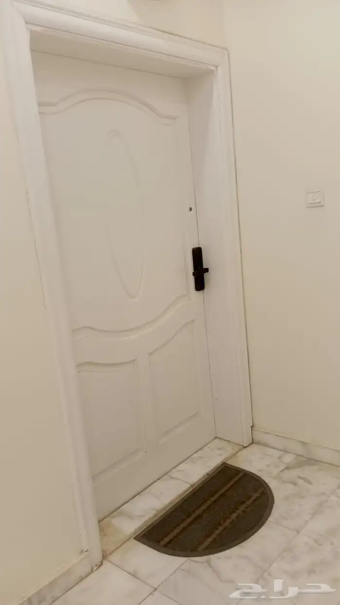 أبواب ومساند مع الفرش نظيفة جدا 1