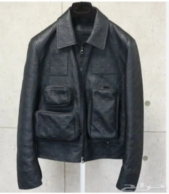 جا يت الجلدية أعرض لكم قطعة مميزة جدا  من لويس فويتون. جاكيت 1