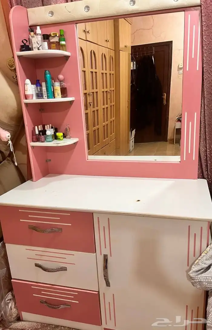 دولاب ملابس كبير و ثلاث اسره و تسريحه 4