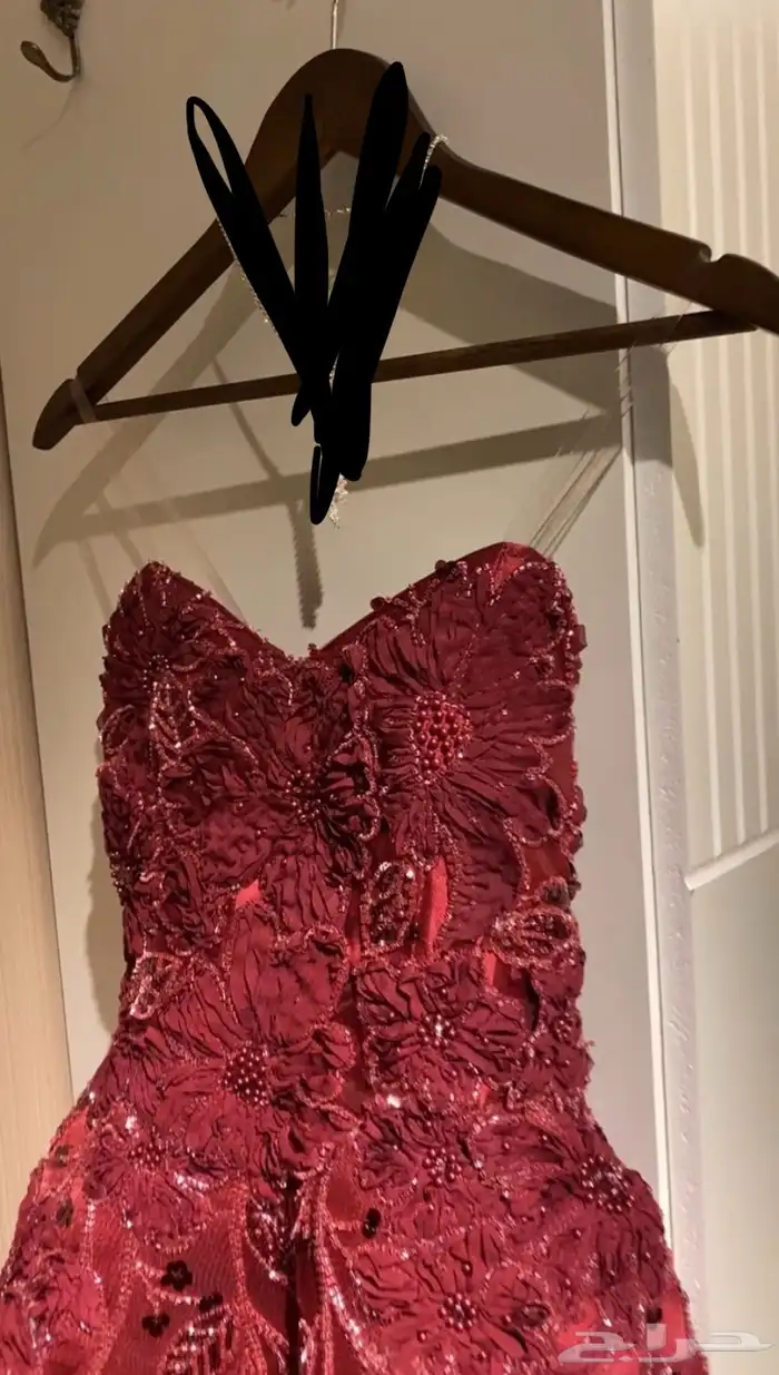 الفستان جديدد انلبس 4 ساعات ومقاسه s و xs وفيه ربطات من ورا 1