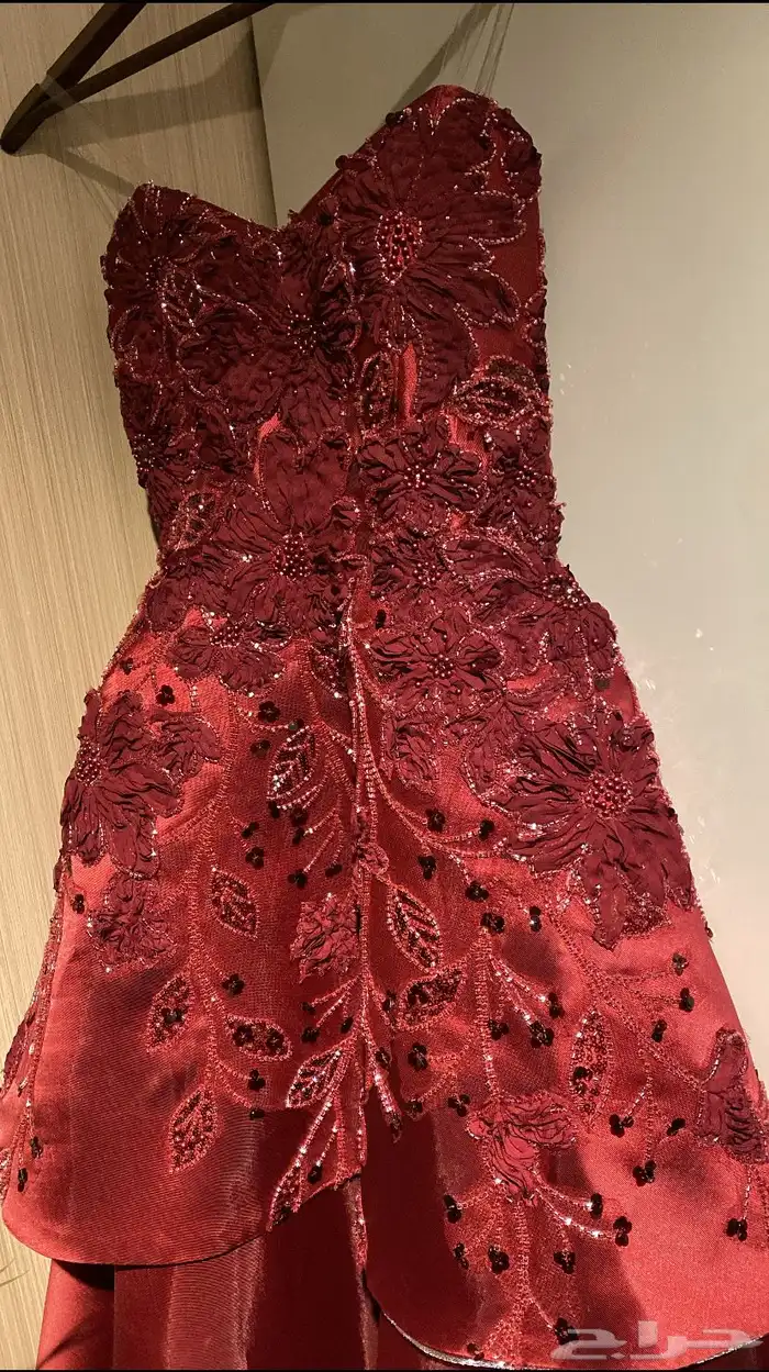 الفستان جديدد انلبس 4 ساعات ومقاسه s و xs وفيه ربطات من ورا 0