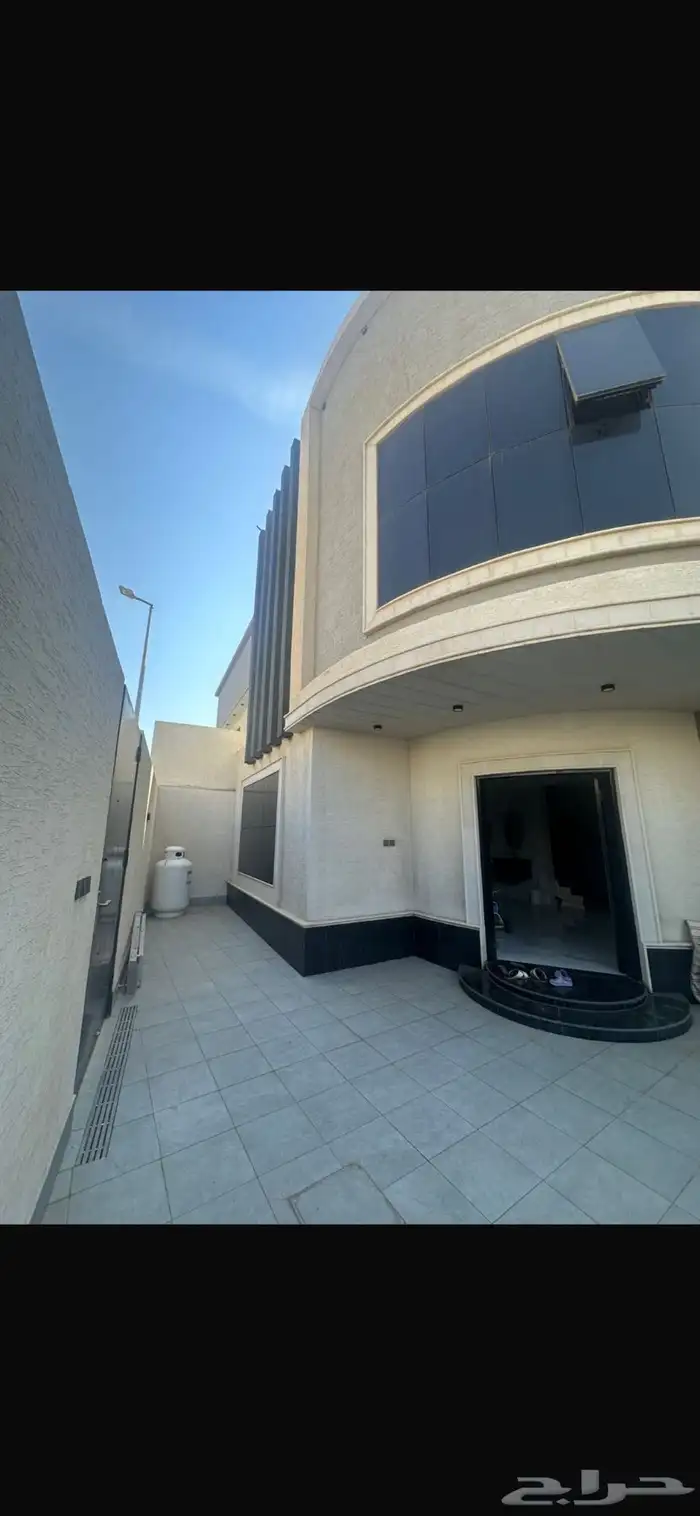 فيلا للبيع على 3 شوارع 3