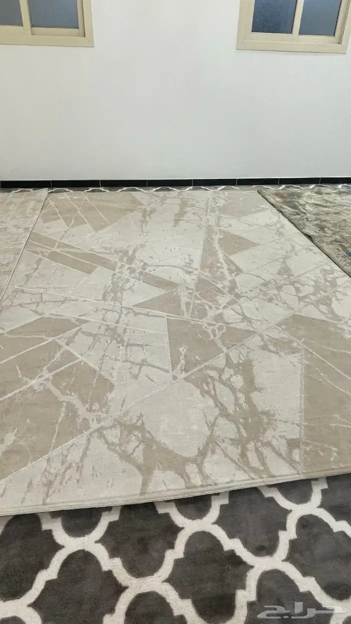 قطع سجاد للبيع قطعتين مقاس 2في3 وطوالتين مقاس1في 4و1في 2 1