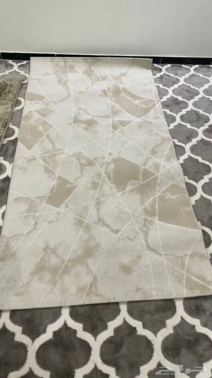 قطع سجاد للبيع قطعتين مقاس 2في3 وطوالتين مقاس1في 4و1في 2 2