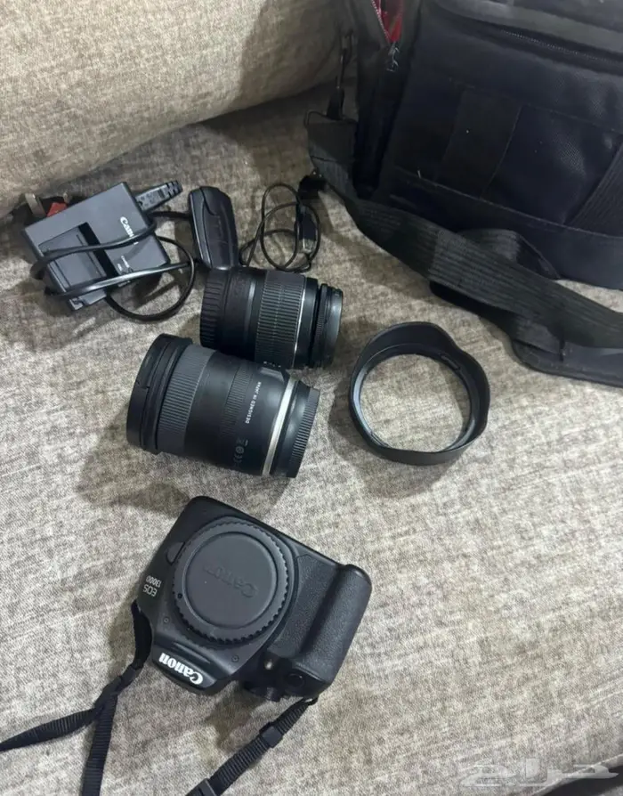 كاميرا 1300d مع عاديتين وشنطه وجميع مستلزماتها 0