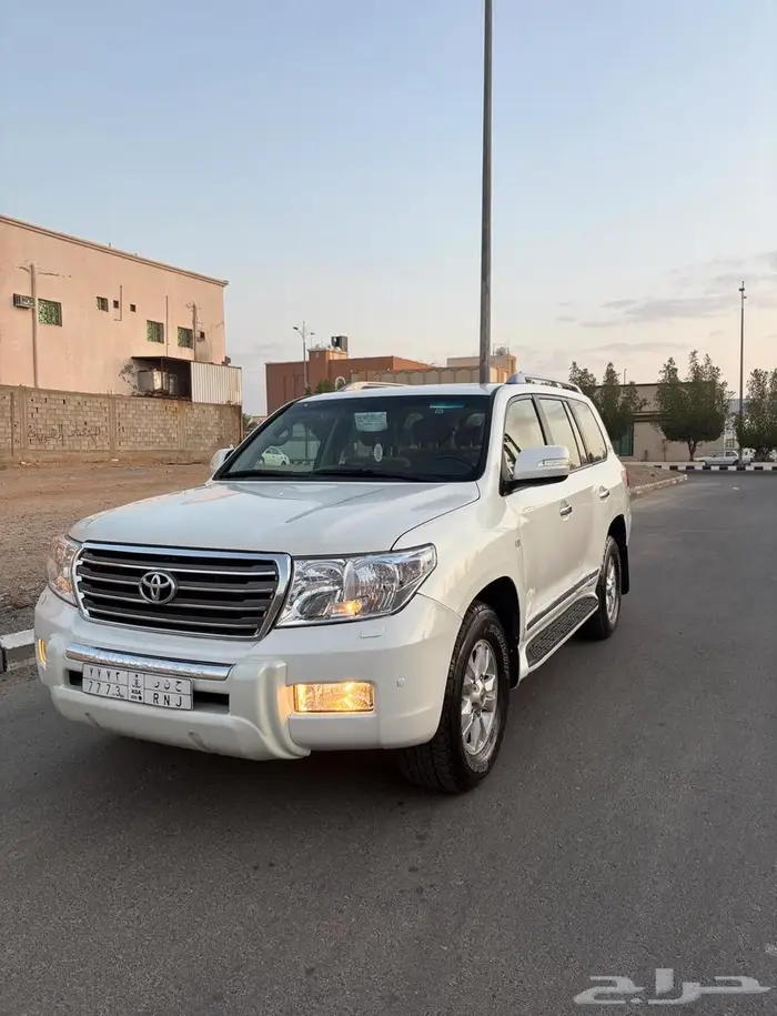 للبيع لاندكروزر 2011 8سرندل 60 عام 0