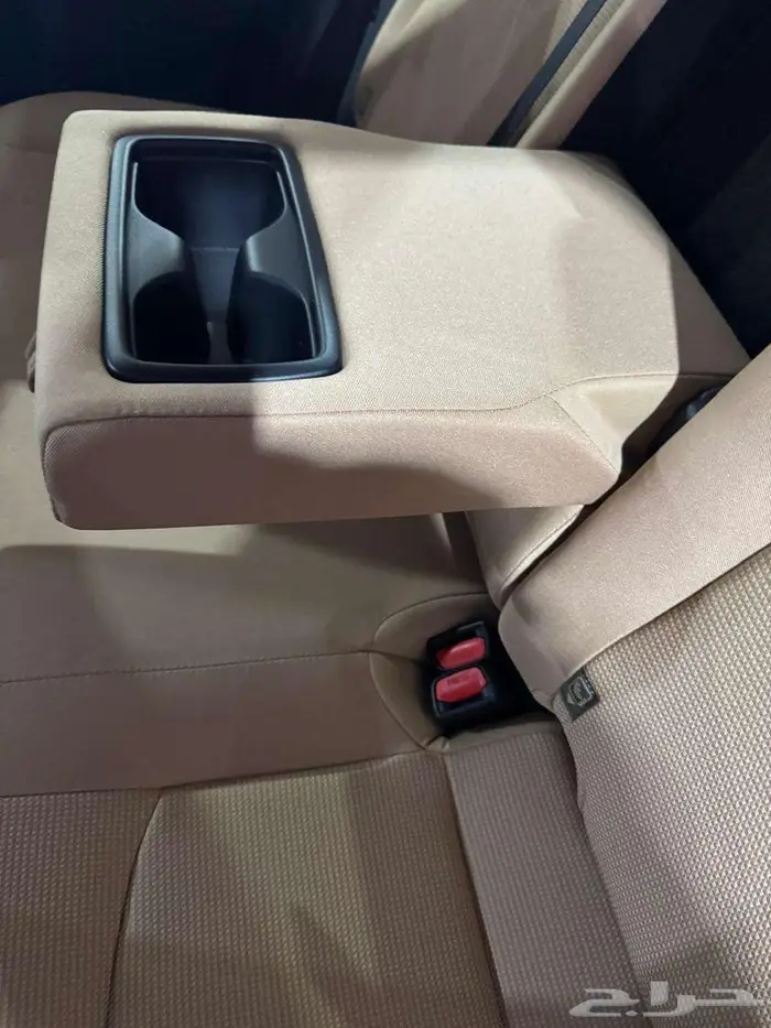 تويوتا راف فور LE بنزين ستاندر دفع رباعي 2025 سعر 103095 7