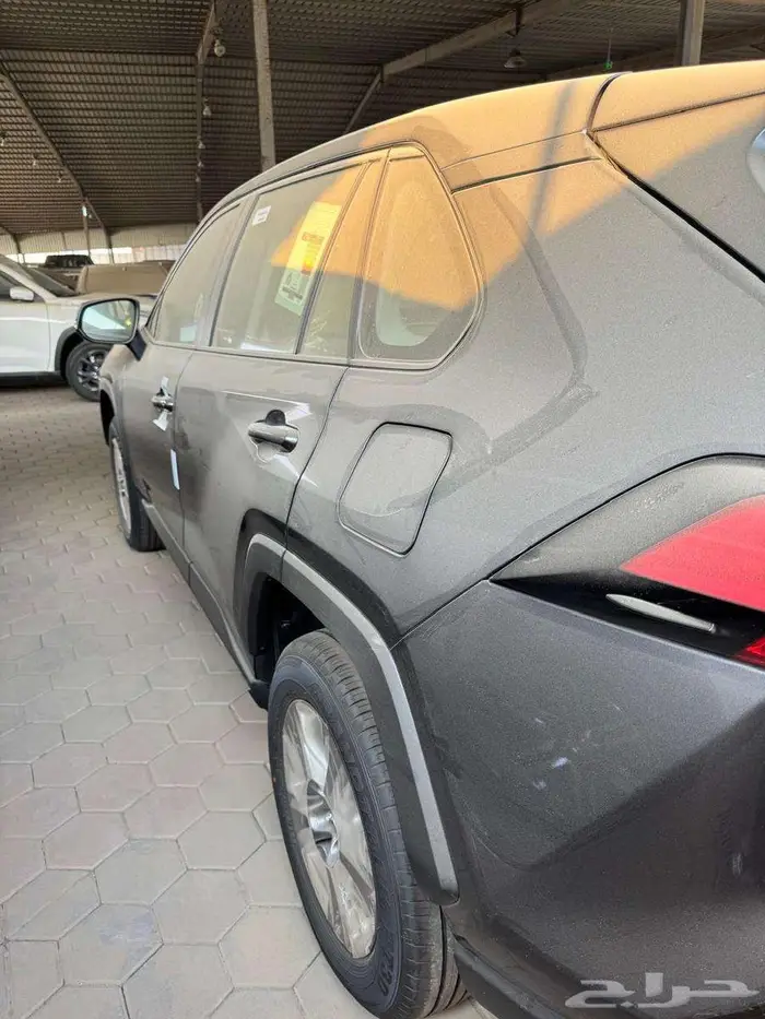 تويوتا راف فور LE بنزين ستاندر دفع رباعي 2025 سعر 103095 3