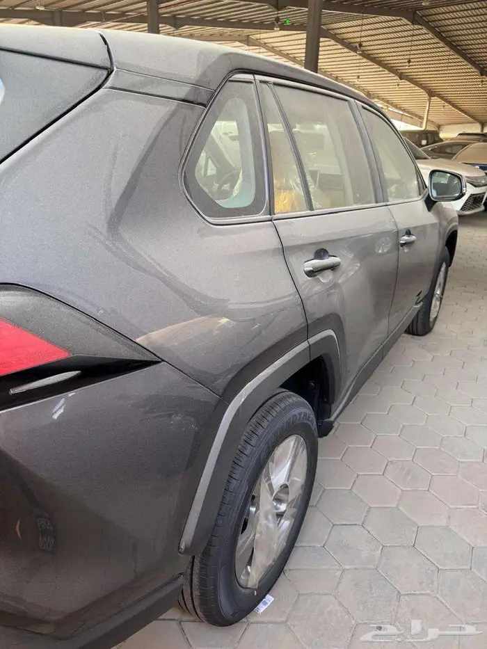 تويوتا راف فور LE بنزين ستاندر دفع رباعي 2025 سعر 103095 2