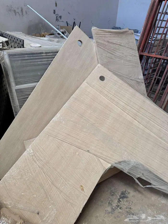 مكاتب خشبيه راقية بتصميم عصري 2