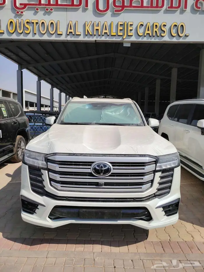 تويوتا لاندكروزر جي اكس ار 2025 ابيض خليجي تنفس طبيعي 0