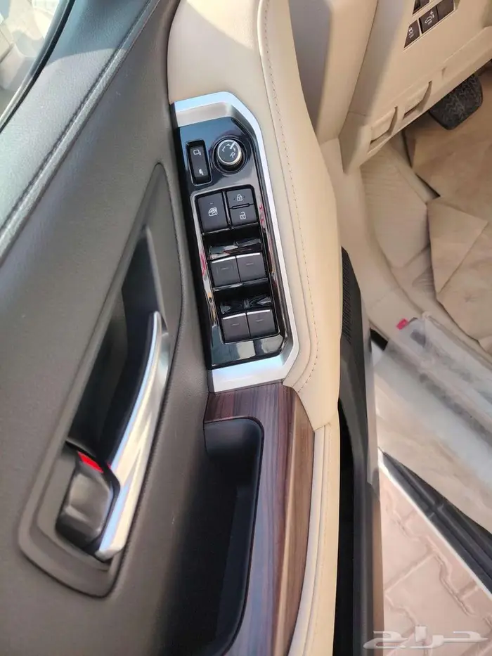 تويوتا لاندكروزر جي اكس ار 2025 ابيض خليجي تنفس طبيعي 6