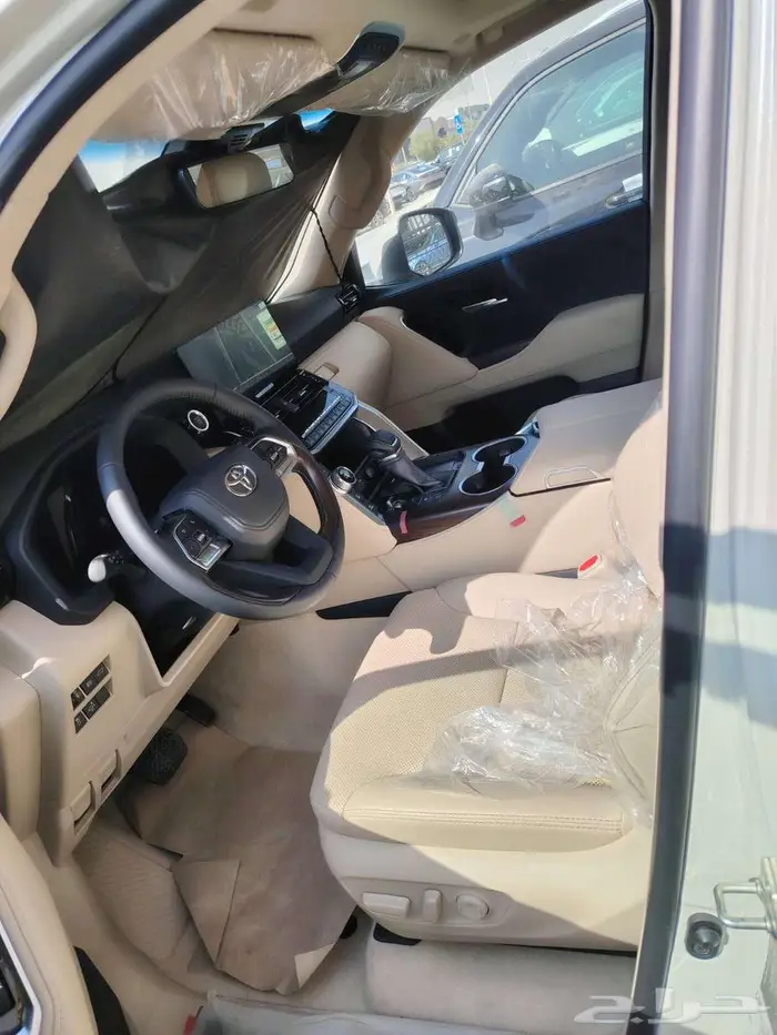 تويوتا لاندكروزر جي اكس ار 2025 ابيض خليجي تنفس طبيعي 7