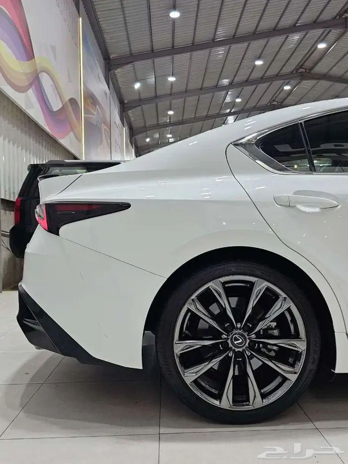 لكزس is 350 ارنوب 2024 F سبورت ( فل كامل بحاله الوكاله ) 8