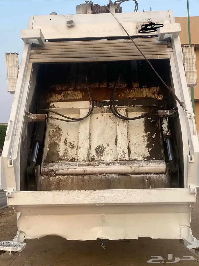 للبيع دينا ايسوزو عليها مكبس نفايات 2017 0