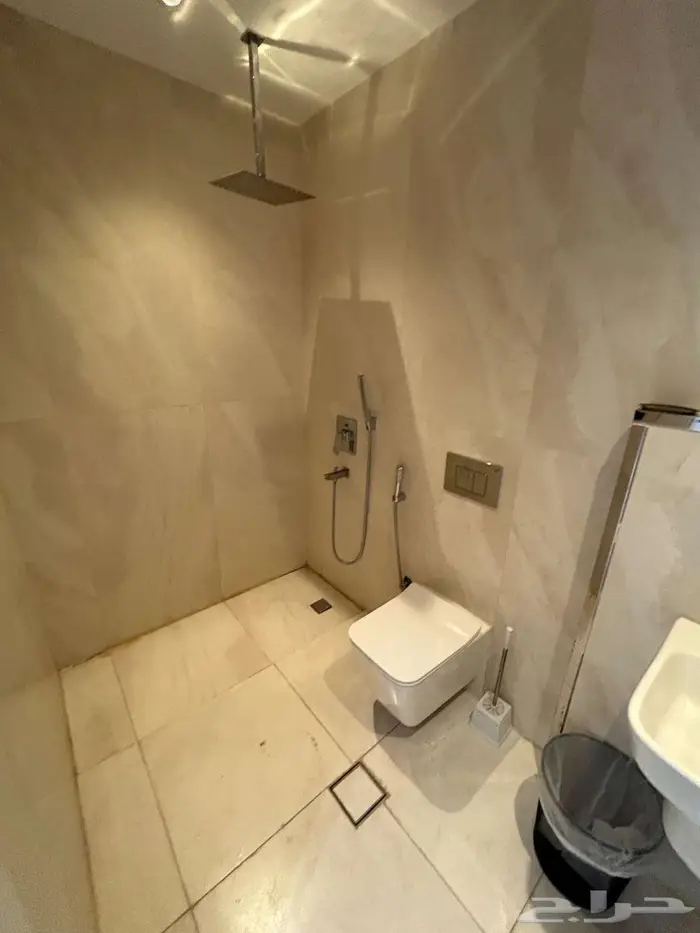 شقة مجددة بالكامل للإيجار السنوي 12