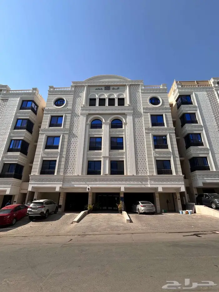 شقة مجددة بالكامل للإيجار السنوي 20